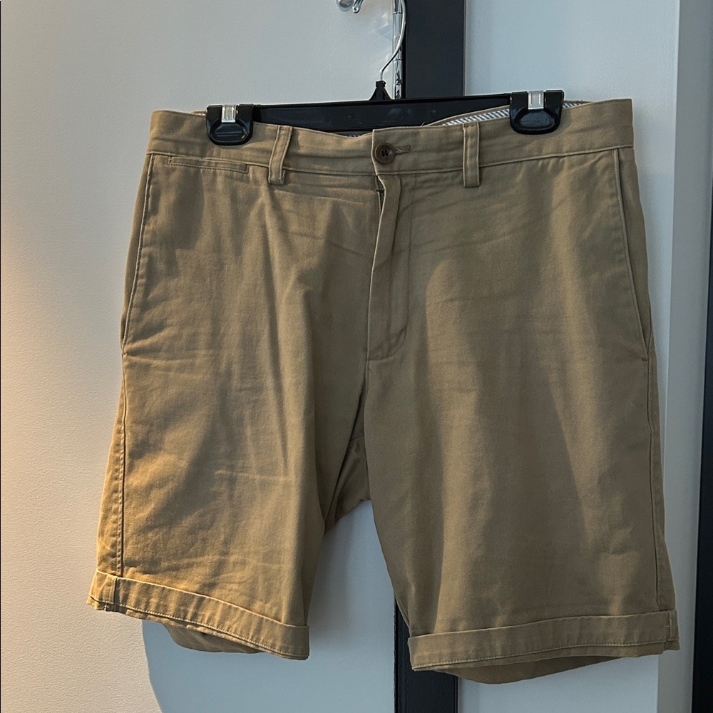 Banana Republic Men's Tan Flat Front Shorts